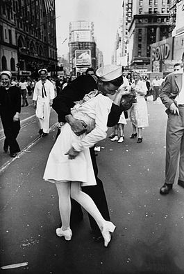 Iconic "V-J Day in Times Square" photo